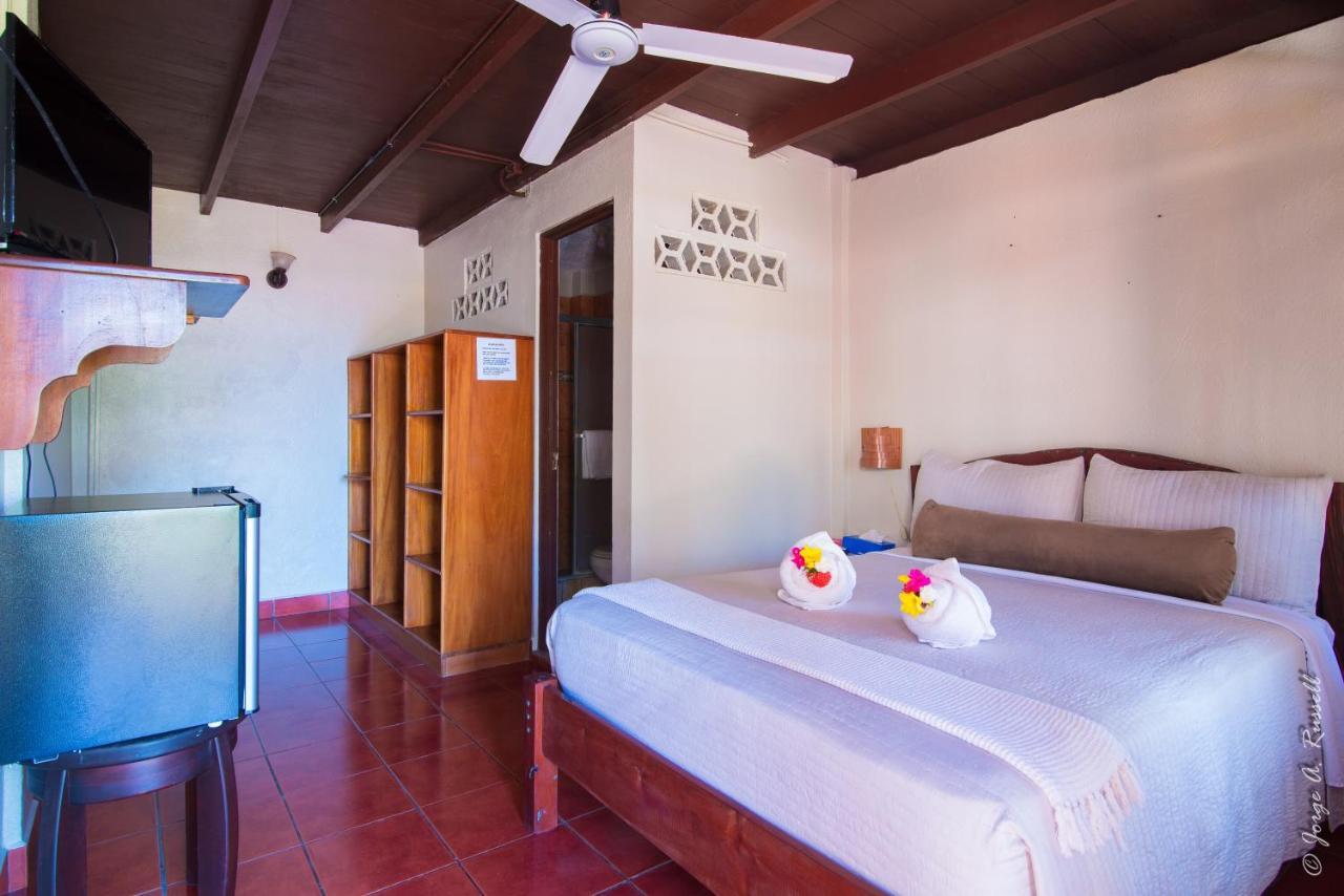 Clarita'S Hotel Jacó Buitenkant foto